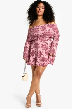 boohoo PLUS ROBE MINI DEVORE BARDOT À MANCHES ÉVASÉES<Femme Robes Patineuses|Robes À Manches Longues