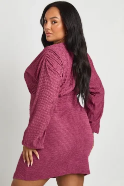 Plus Robe Mini à Manches Longues Froncée avec une Texture Froissée