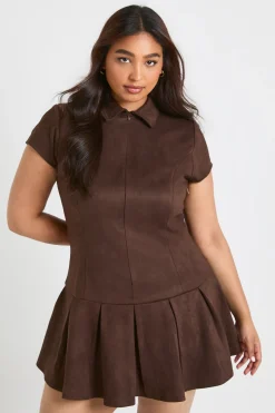 Plus robe mini plissée à manches courtes en synthétique