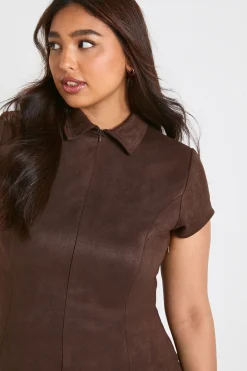 Plus robe mini plissée à manches courtes en synthétique