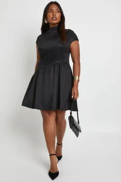 Plus robe patineuse à ceinture asymétrique