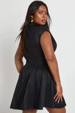 Plus robe patineuse à ceinture asymétrique