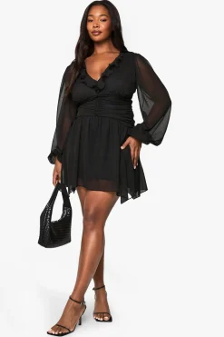 plus robe patineuse en résille à volants