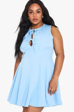 PLUS ROBE PATINEUSE SANS MANCHES AVEC DÉTAIL NOEUD