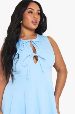 PLUS ROBE PATINEUSE SANS MANCHES AVEC DÉTAIL NOEUD