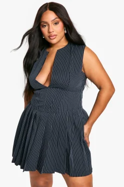 boohoo Plus Robe plissée à rayures tissées et décolleté plongeant pour grandes tailles<Femme Robes Patineuses|Robes