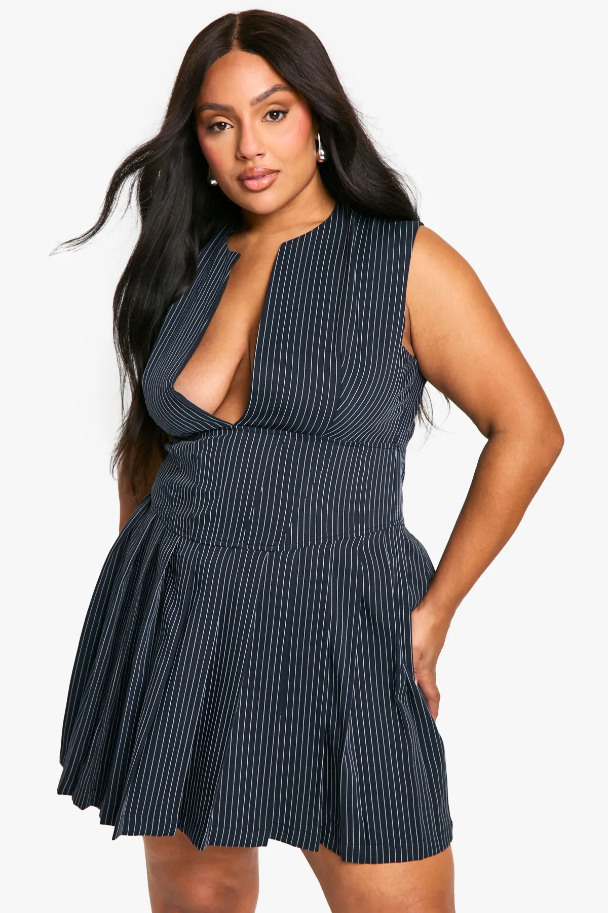 boohoo Plus Robe plissée à rayures tissées et décolleté plongeant pour grandes tailles<Femme Robes Patineuses|Robes