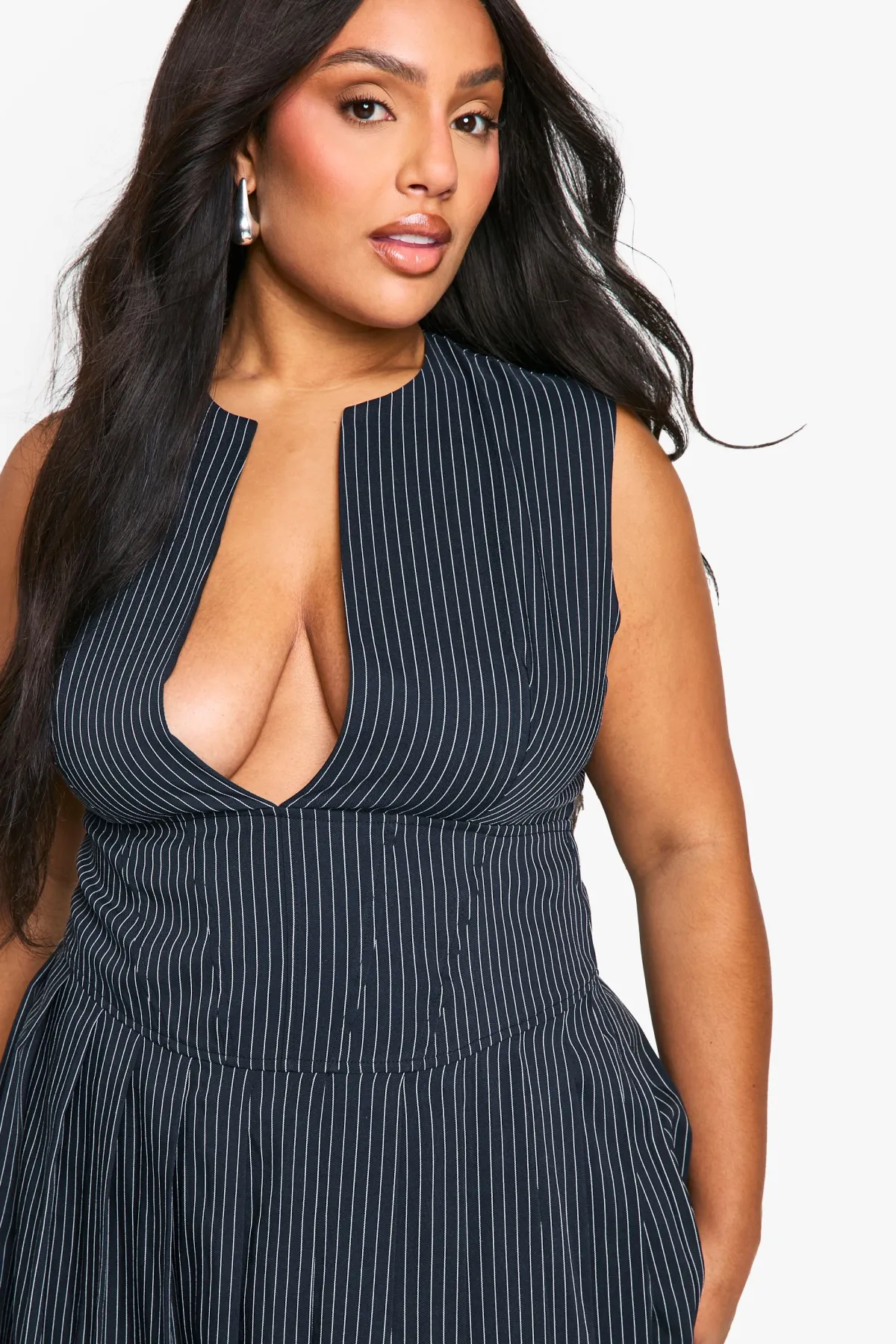 boohoo Plus Robe plissée à rayures tissées et décolleté plongeant pour grandes tailles<Femme Robes Patineuses|Robes