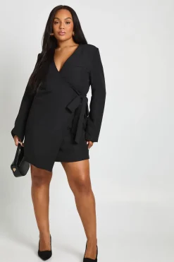 Plus robe portefeuille ajustée à nouer sur le côté