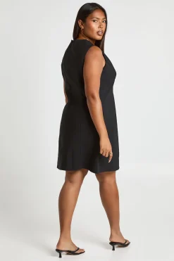 boohoo Plus Robe shift sans manches à boutons dorés<Femme Robes De Soirée|Toutes Les Robes