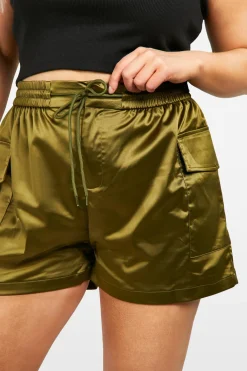 Plus Satin Cargo Utility Shorts pour tailles plus