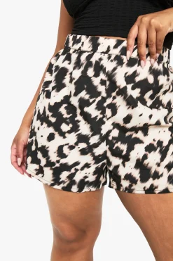 boohoo Plus Short Basique à Imprimé synthétique et Taille Élastiquée<Femme Basiques|Shorts