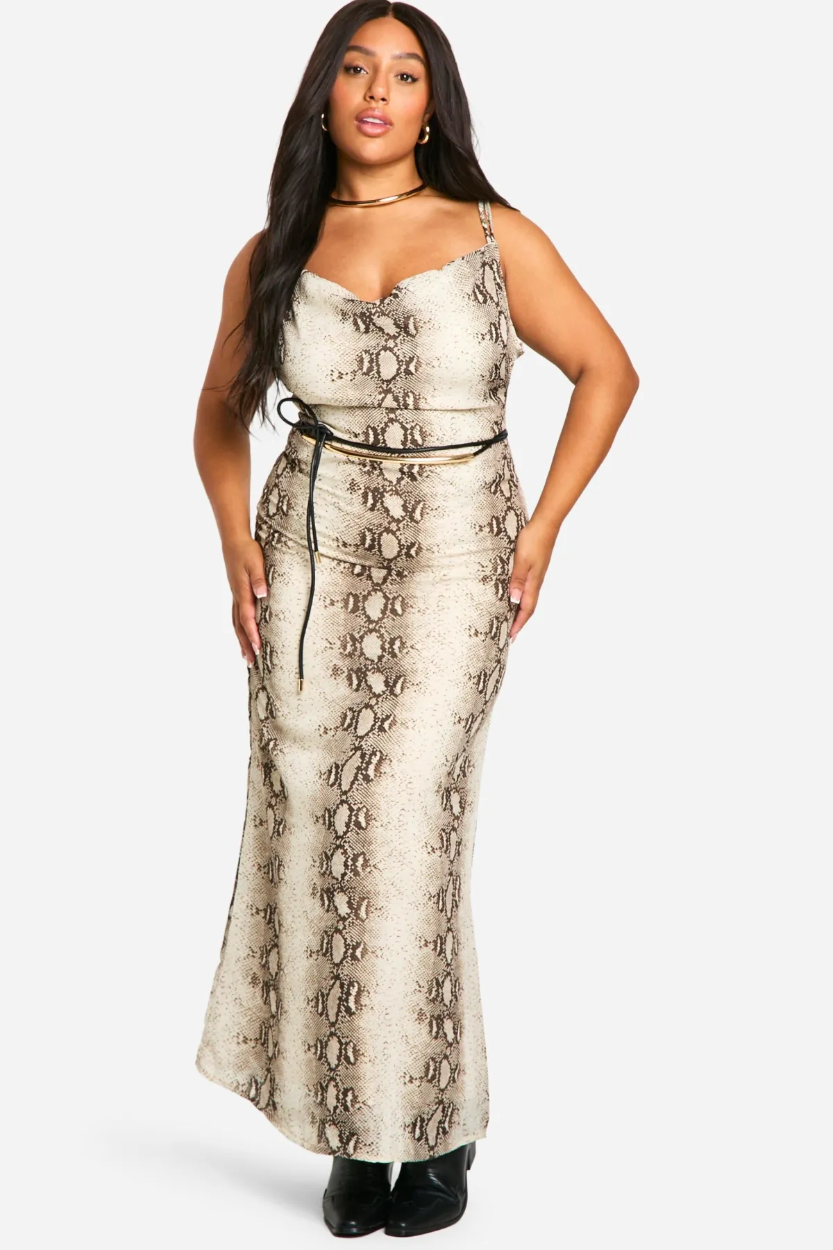 boohoo Plus Robe Maxi Cowl en Chiffon<Femme Robes|Robes De Soirée