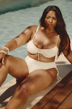 boohoo Plus Swimwear Essentials Haut de Bikini à Armatures<Femme Maillots De Bain|Tenues De Plage