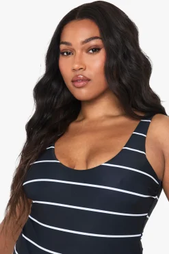 boohoo Plus Swimwear Essentials Stripe Scoop Swimsuit<Femme Maillots De Bain|Tenues De Plage
