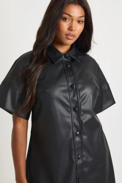 Plus synthétique mini robe à manches courtes boutonnée