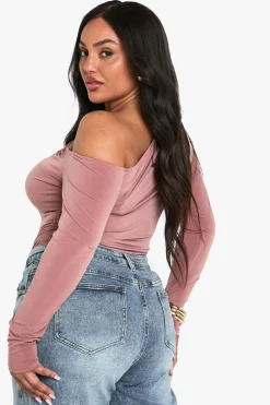 plus top asymétrique à détails ruchés