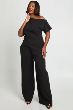 boohoo Plus Top asymétrique à épaules dénudées et pantalon à jambes larges à taille plissée<Femme Ensembles