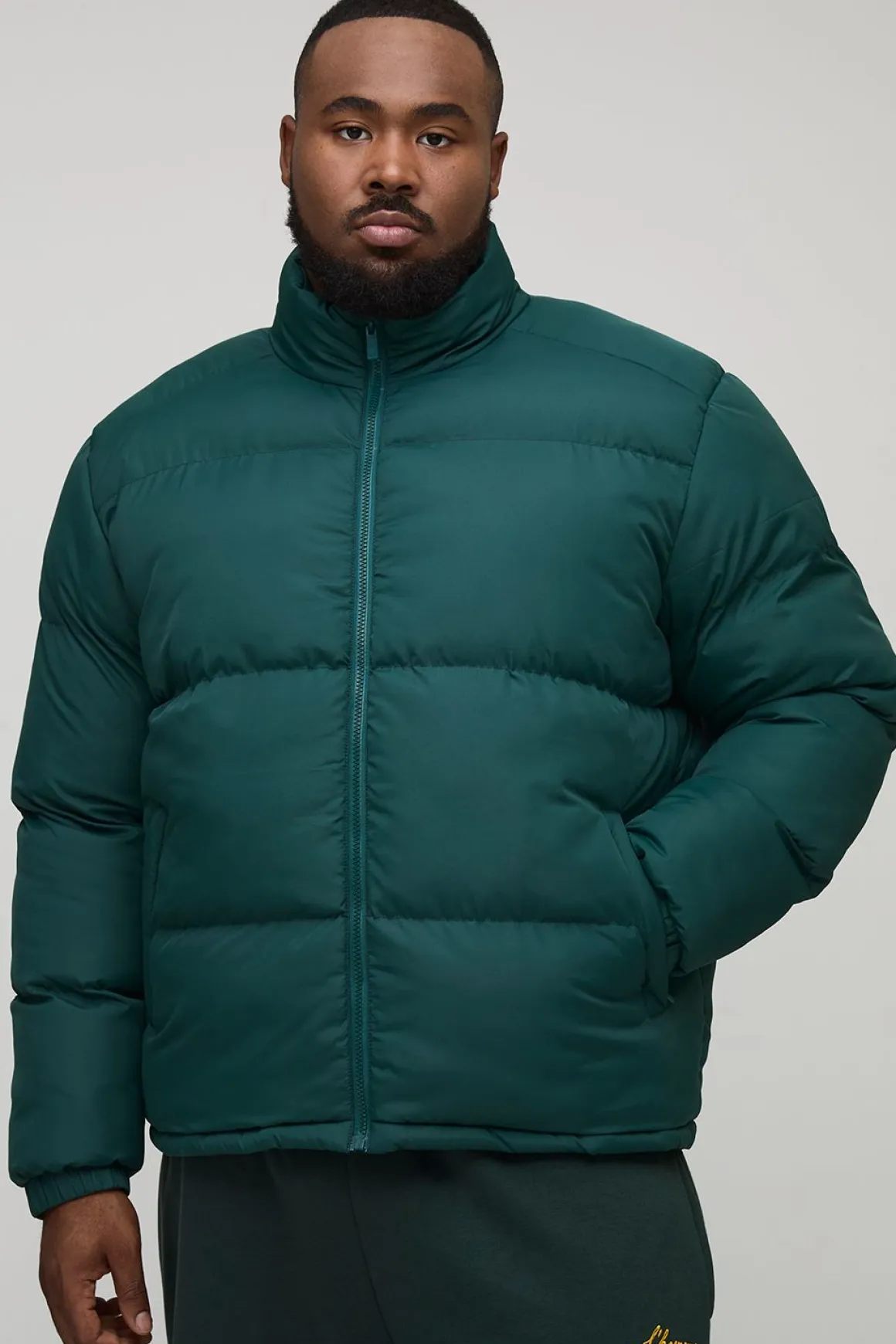 Plus Veste doudoune à col entonnoir Regular Fit en kaki
