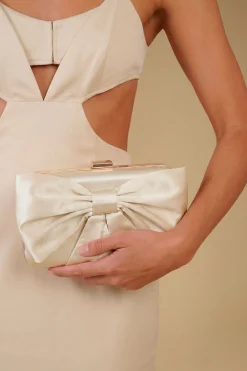 Pochette Azalea En Satin Avec Nœud Décoratif