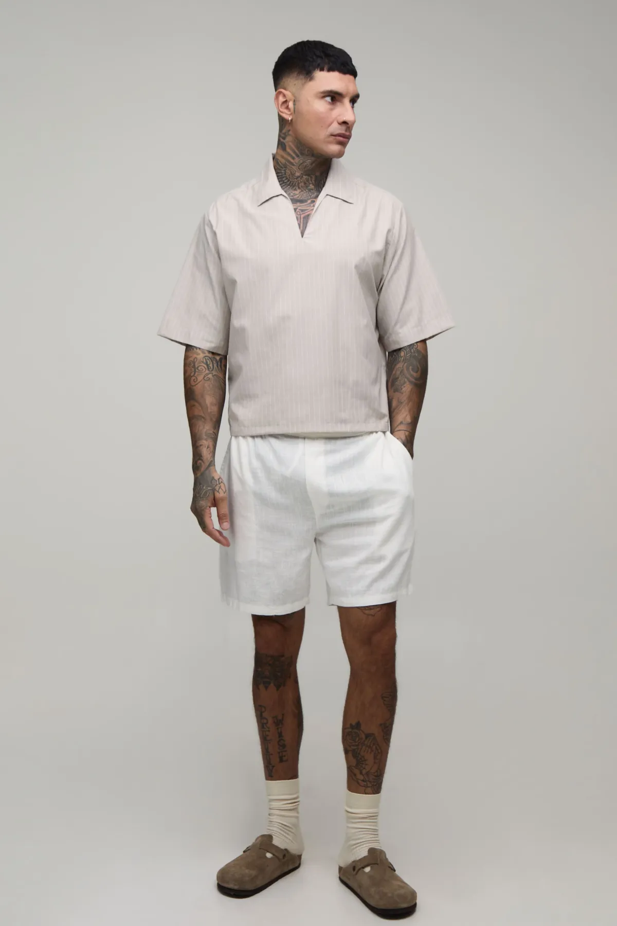 boohooMAN Polo Rayé Popeline Col V Boxy Oversize Tall<Homme Polos|Tout Afficher