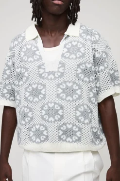 Polo tricoté au crochet surdimensionné et à coupe carrée