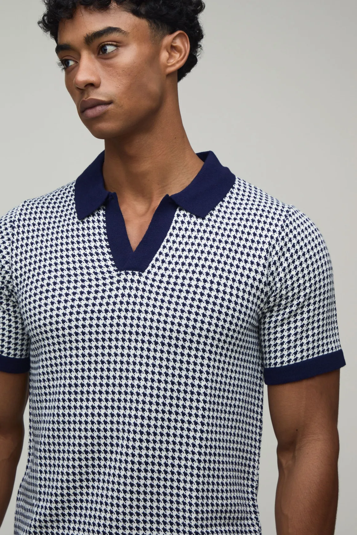 Polo Tricoté À Col V Coupe Regular Motif Pied-de-poule