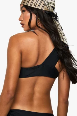 boohoo Premium Satin Asymmetric Halterneck Bandeau Bikini Top<Femme Tenues De Plage|Satin Et Dentelle
