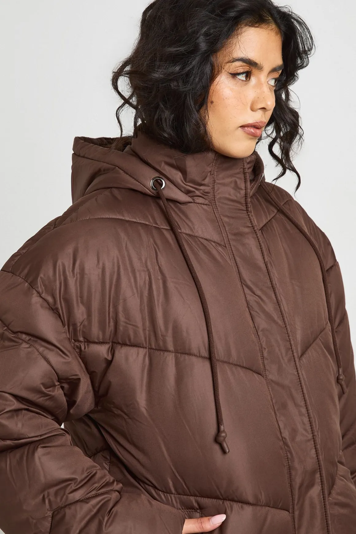 Puffer maxi à capuche avec détails matelassés