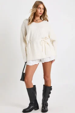 boohoo Pull ample à col en V avec détail ceinture nouée<Femme Pulls Et Gilets|Toutes Les Mailles