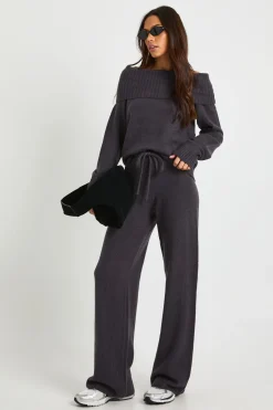 Pull Bardot tricoté épais version grande taille et pantalon à jambe droite coordonné