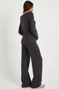 Pull Bardot tricoté épais version grande taille et pantalon à jambe droite coordonné