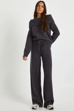 Pull Bardot tricoté épais version grande taille et pantalon à jambe droite coordonné