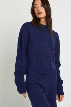 Pull à col rond grande taille et pantalon à jambe large