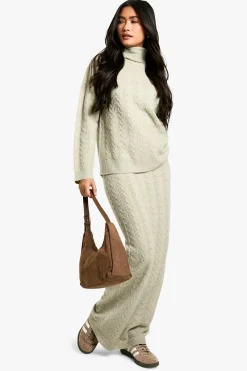Pull col roulé en maille torsadée douce et jupe maxi assortie