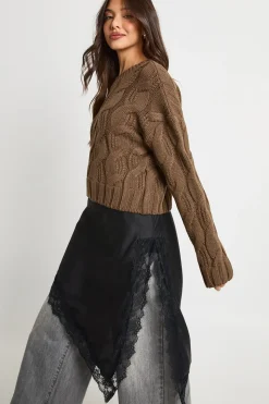 Pull court en maille torsadée