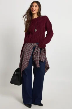 Pull court en maille torsadée