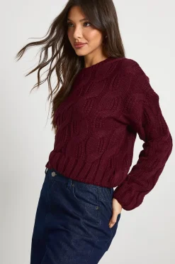 Pull court en maille torsadée