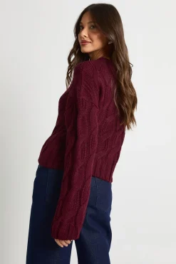 Pull court en maille torsadée