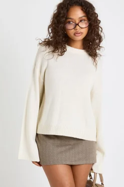 Pull en maille col rond à manches évasées