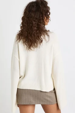 Pull en maille col rond à manches évasées