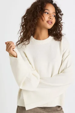 Pull en maille col rond à manches évasées