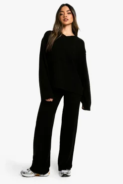 Pull en maille douce à col en V et ensemble coordonné en maille avec pantalon à jambes larges