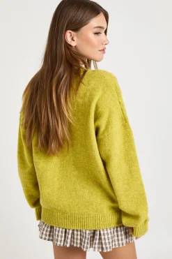 Pull en maille épaisse à col en V et à torsades