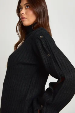 Pull en maille super douce avec détails de manches à bouton et col haut