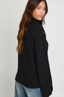 Pull en maille super douce avec détails de manches à bouton et col haut