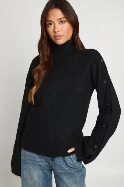 Pull en maille super douce avec détails de manches à bouton et col haut