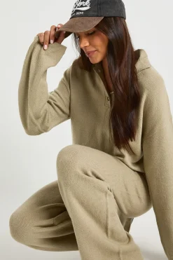 boohoo Pull en maille surdimensionné à col haut boutonné et pantalon à jambe droite – Ensemble coordonné<Femme Pulls Et Gilets|Toutes Les Mailles