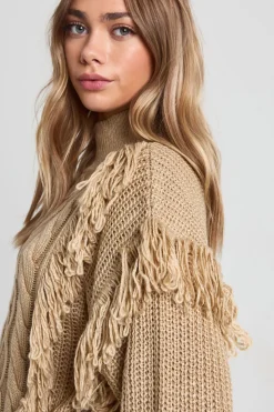 Pull en maille torsadée avec détails de glands