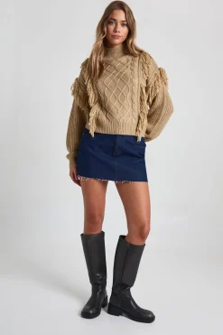 Pull en maille torsadée avec détails de glands